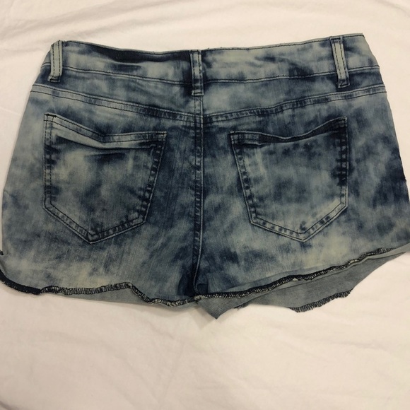 Revolution & Revolt shorts - Picture 2 of 4